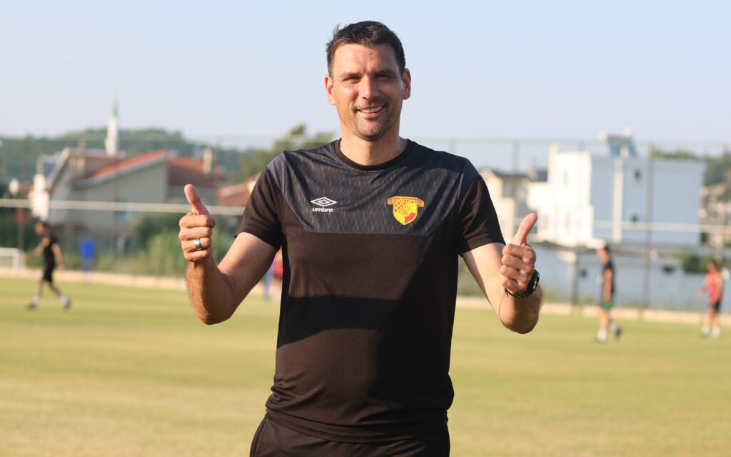 Vanja Iveša mang đến chiều cao ấn tượng trong vai trò thủ môn